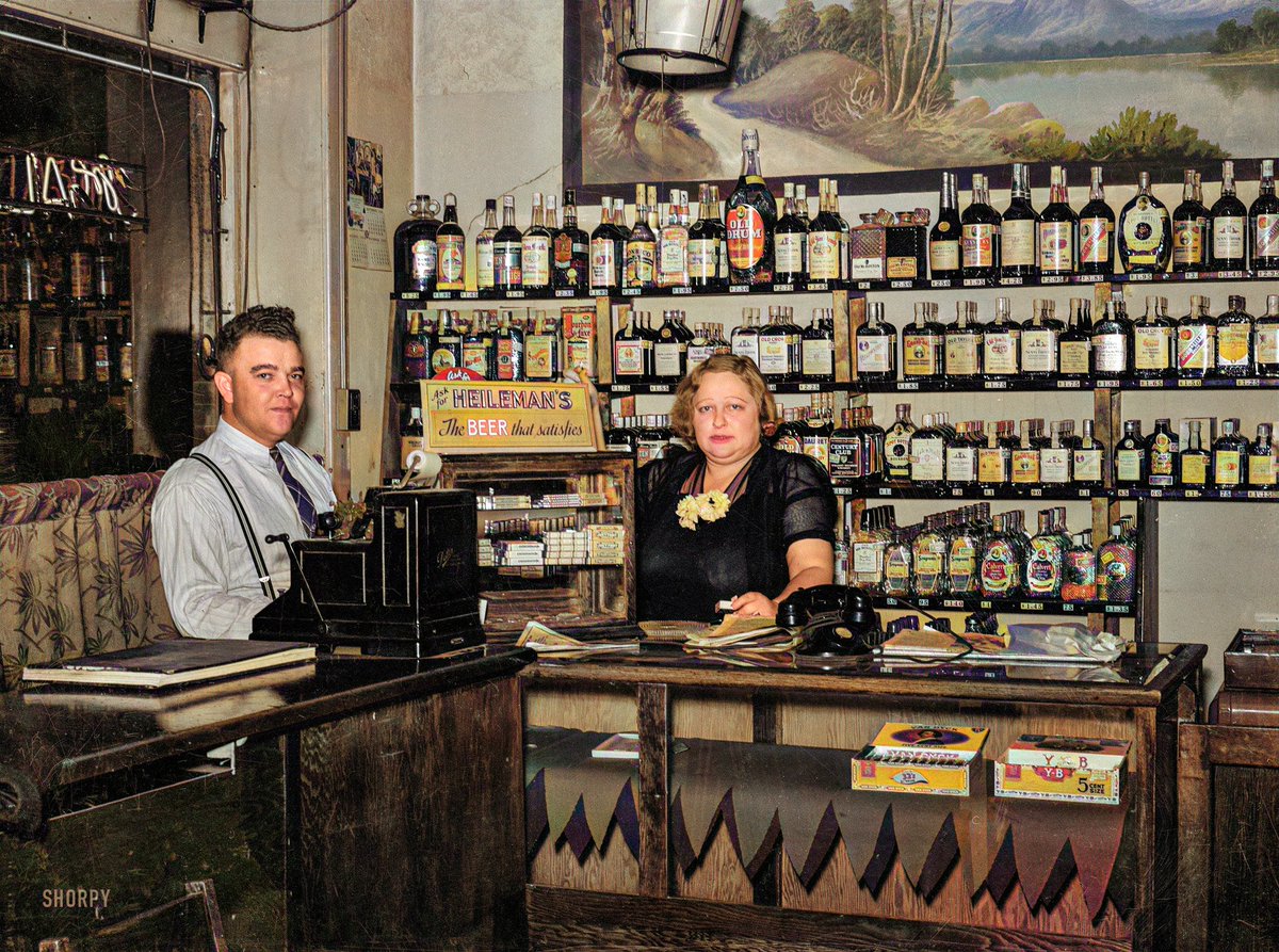 Sjef for Alamo-baren, og underholder Mildred Irwin – Nord-Platte, Nebraska, 1938