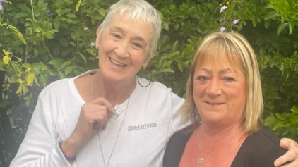 Julie & Julie: Søstre med samme navn finner hverandre etter mer enn 60 år, og likhetene er forbløffende