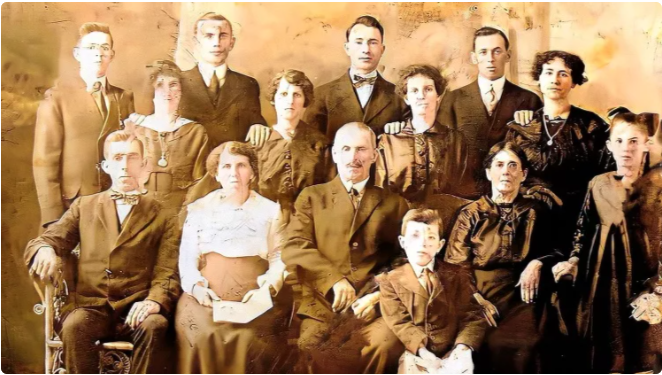 Julie identifiserte alle på familiefoto ved hjelp av MyHeritage